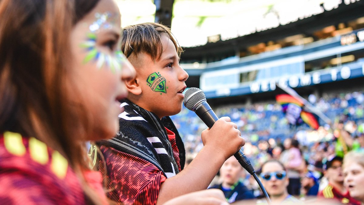 Lead the march and join the capo stand? 

Now that's an epic matchday birthday for Lele Lodeiro! 🥳