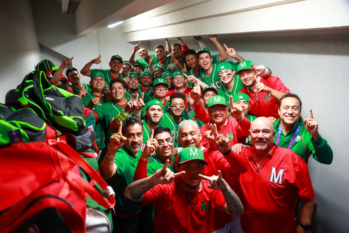 ¡Puntuales a nuestra cita con la historia! 🥇🇲🇽

El primer oro de México en beisbol en los Juegos Centroamericanos y del Caribe será INOLVIDABLE 🔝😎

#NovenaMéxico ⚾️🇲🇽 #MéxicoDeMiSangre 🇲🇽😍