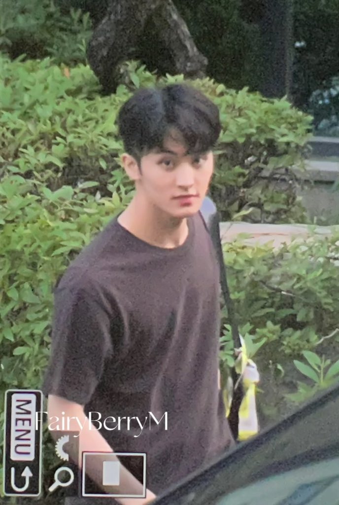 민간인 데이트 즐기려고 개같이 굴러서 포상 휴가 나온 군인커플 동맠