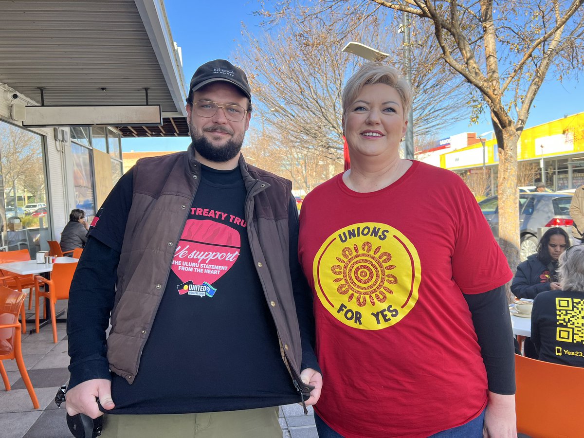 Elllsee's tweet photo. Perfect morning in Queanbeyan showing support for a Voice to Parliament. ☀️

If you’d like to join this group sign up details are in the comments below 👇

Yes23
#voteyes https://t.co/Vwa4B6ejIM