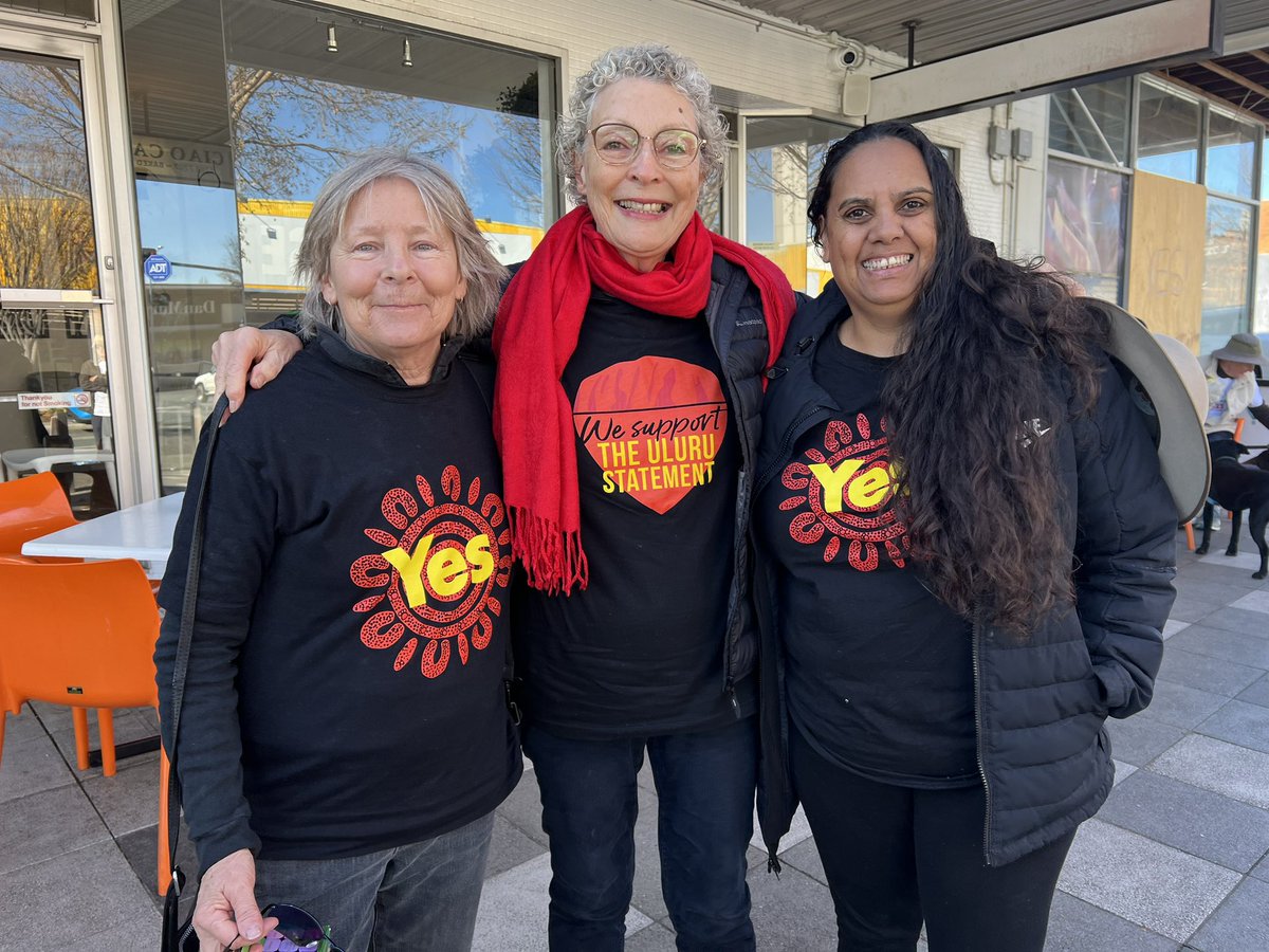 Elllsee's tweet photo. Perfect morning in Queanbeyan showing support for a Voice to Parliament. ☀️

If you’d like to join this group sign up details are in the comments below 👇

Yes23
#voteyes https://t.co/Vwa4B6ejIM