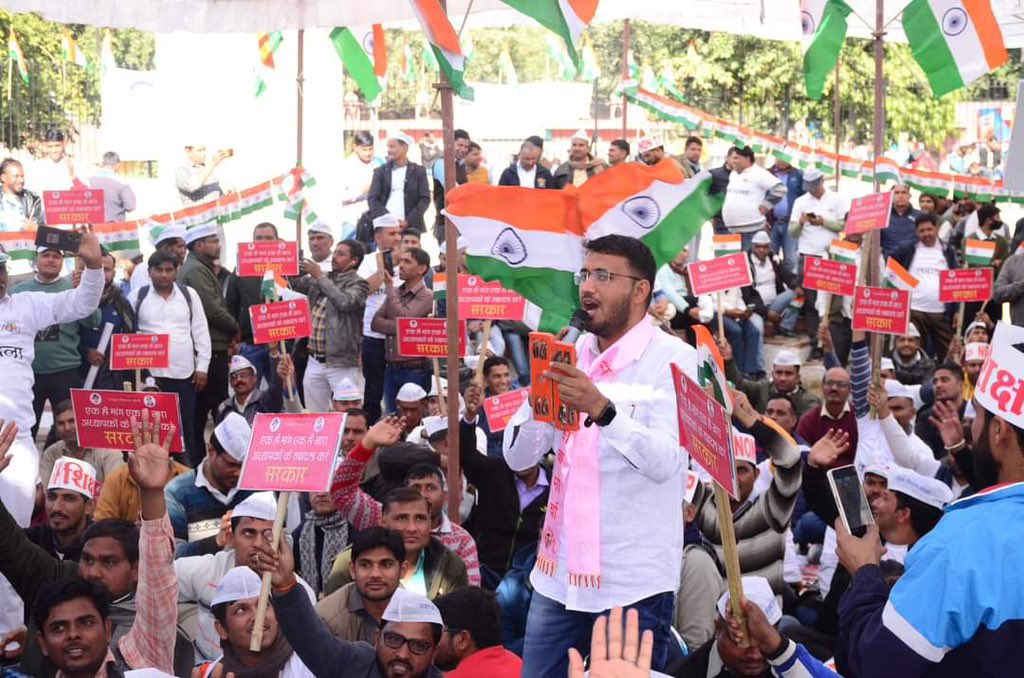 #तबादलों की चाहत रखने वाले अध्यापक और उनके परिजनों को तबादलों के लिए प्रदेश की राजधानी में होने वाले अंतिम और निर्णायक #महापड़ाव में शामिल होने का आह्वान करने के लिए जल्द “में” @resma_77 बैनर तले प्रदेश में #अध्यापक_चेतना_यात्रा पर निकलूँगा ! 

#तबादलों_हेतू_महापड़ाव
#Dadarwal