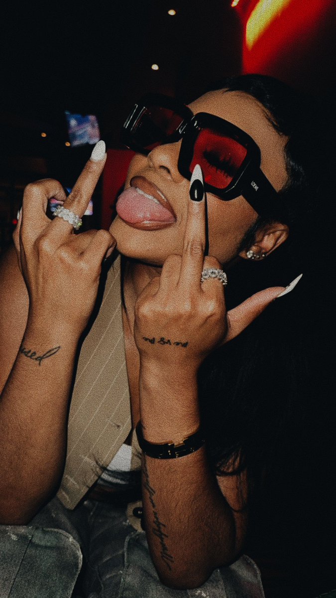 SIE (@_badassiee) on Twitter photo 
