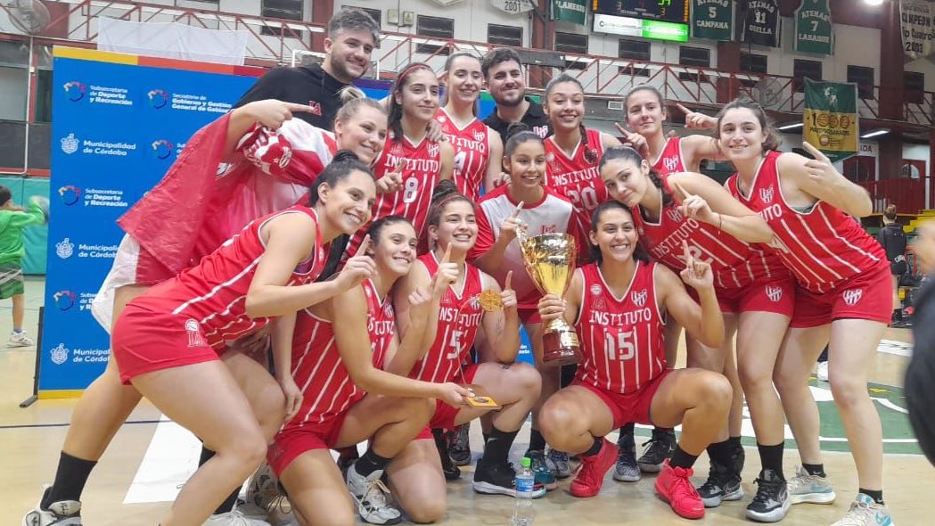 ¡El primer título de nuestras gloriosas! 🏆🤩

🇦🇹 #Instituto se impuso en la final ante Universitario, en el Cerutti, por 51-34 y por primera vez se consagró campeón del torneo Apertura de la Liga Municipal Cordobesa 2023. 

💪🏼 Este es el camino equipo. ¡Vamos por más!