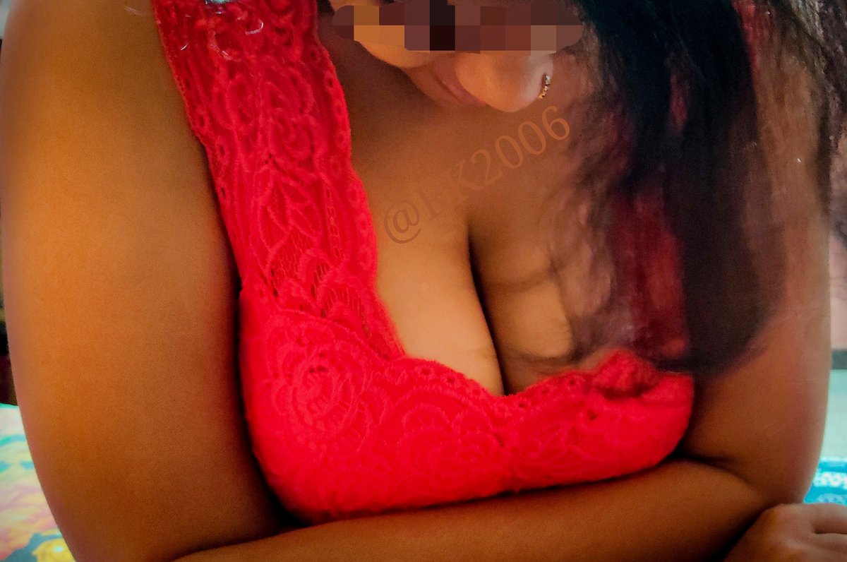 Looking at cleavage is like looking at the sun. You don't stare at it, it's too risky. You get a sense of it and then you look away.