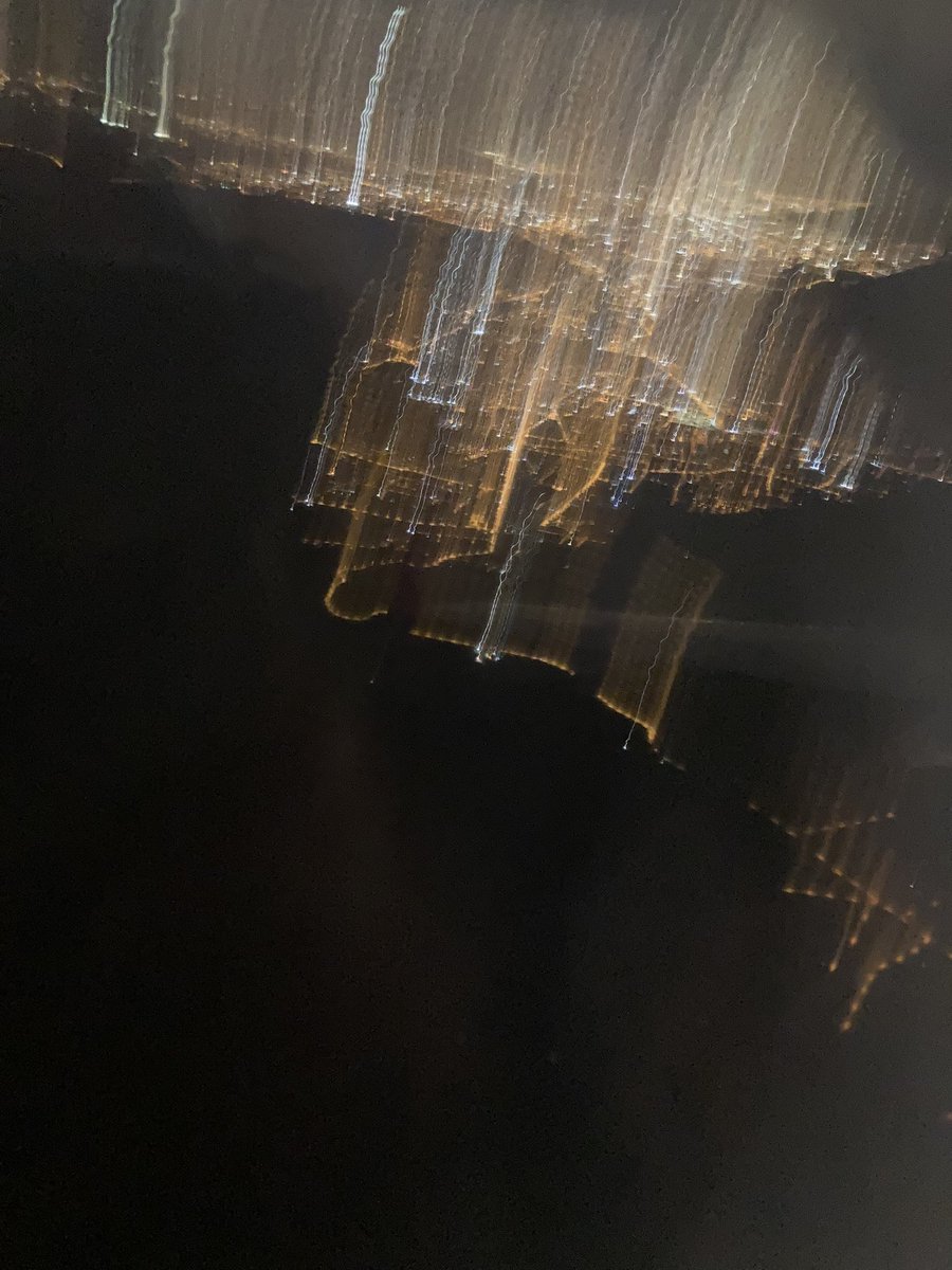 mguel_leon's tweet photo. Después de un día y medio de viaje llegue a Gye, es increíble la cantidad de personas que le ayudaron para poder venir, la sensación de regresar a tu país y que al pasar aduana un compatriota te diga bienvenido, no tiene precio. https://t.co/6off7bIEYV