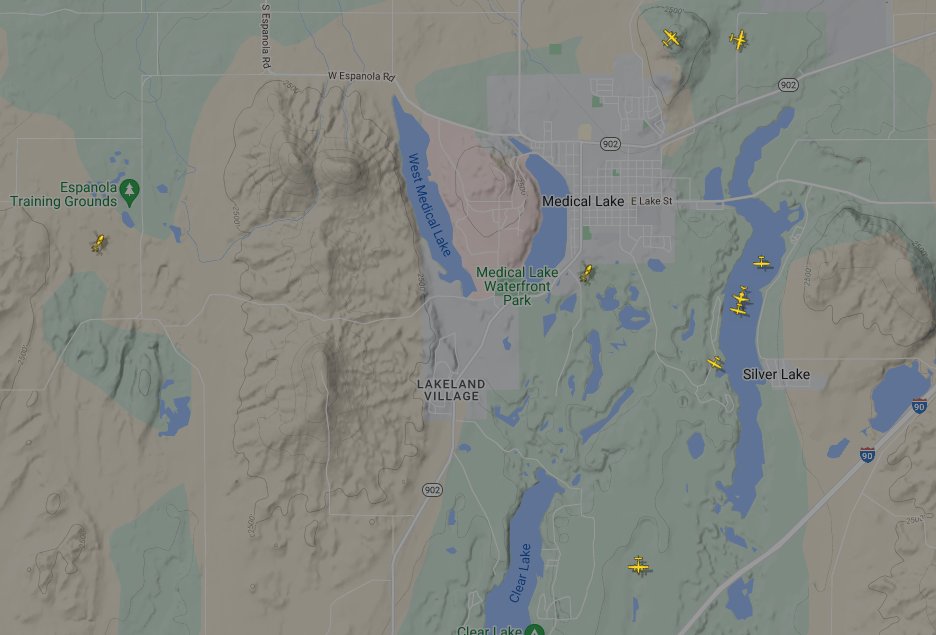 SpokaneFireNews's tweet photo. Its an airshow now. Many air resources now working over Clear Lake. https://t.co/xYu4tUAiCm