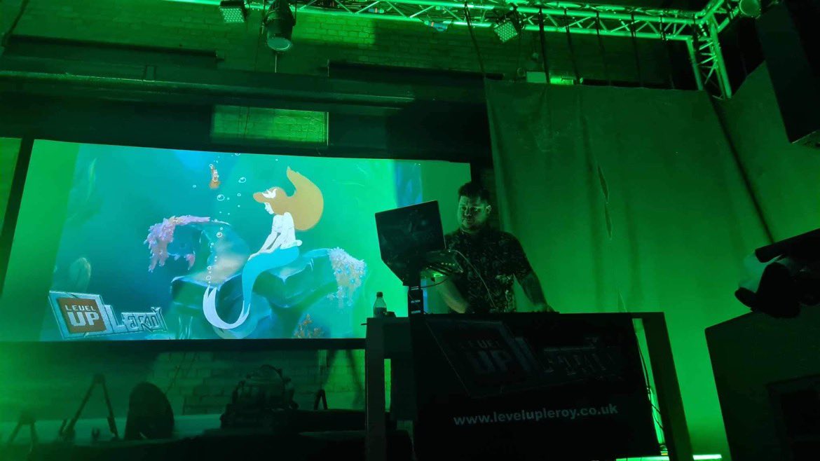 levelupleroy's tweet photo. Vibes performing my Pop Culture VDJ set for @RaptureFest afterparty🔥 #levelupleroy #videodj #popculturedj #popculture #popculturehost #gamingfestival #littlemermaid #ukstarwarsdj @RSVLTS #popculturevideodj #comicconafterparty #comiccon #afterdark #comicconventiondj #comiccondj https://t.co/7Xn2vnS2go