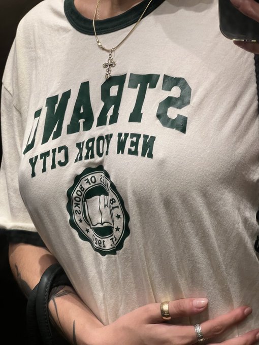 technically safe for work. https://t.co/YJ72GEWrmw :) https://t.co/AusOuED4aV