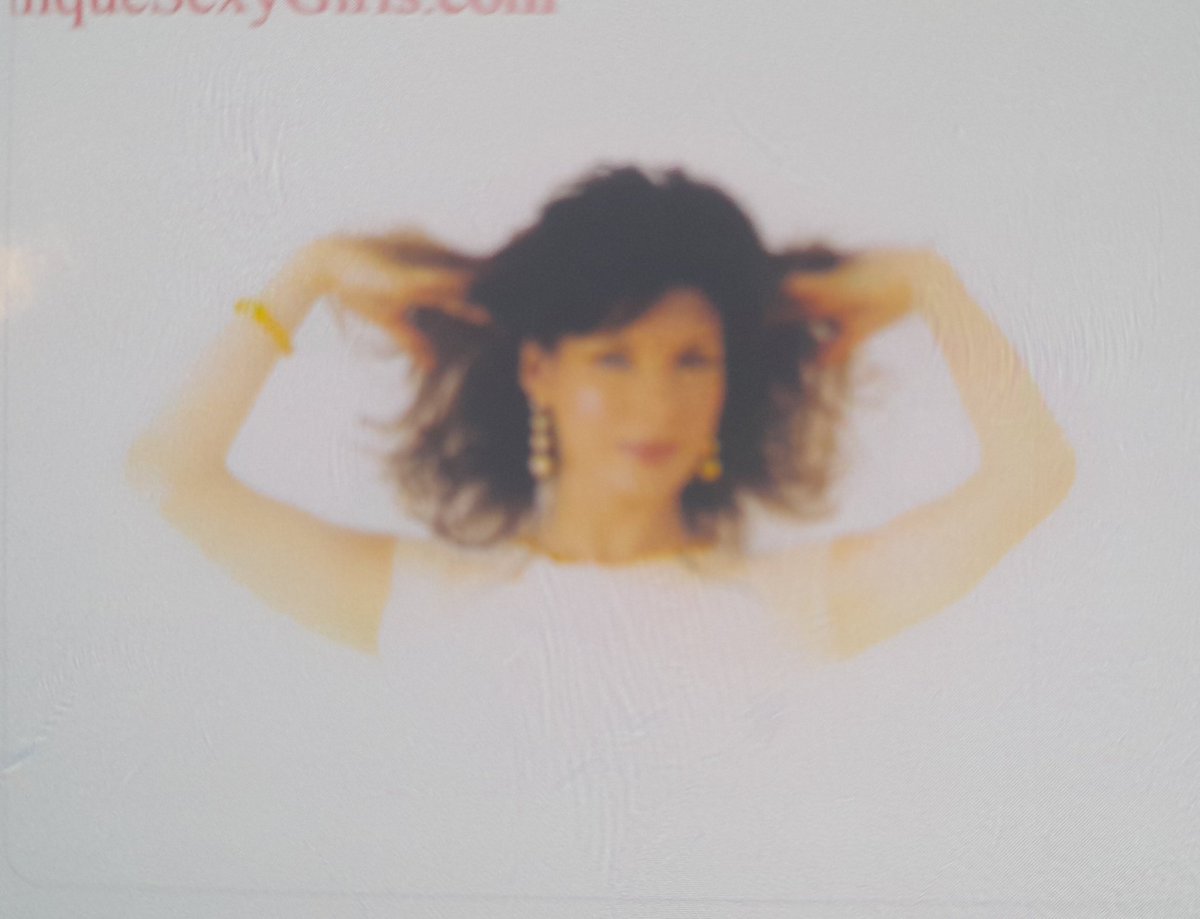 lorraine_warde's tweet photo. This #photo 📸 on me was taken in aboutv2003/4 in #London & I sometimes got on the wrong tube tain. When I had #modellingjobs & #lookalikejobs in London I used to stay round a #friendshouse on #Portobelloroad #nottinghill & I loved browsing around all those #marketsstalls #shops https://t.co/FbBPpLrTwp