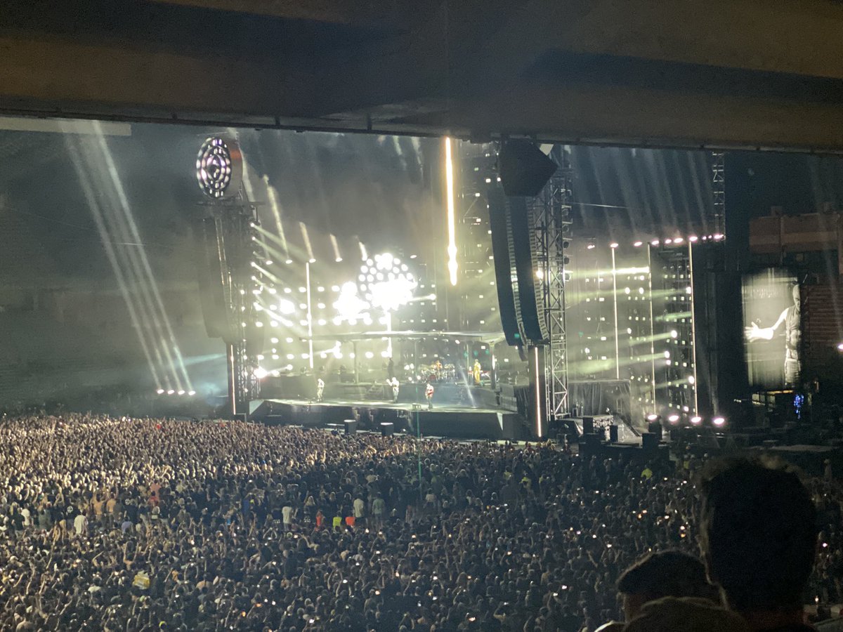 kknvsd's tweet photo. Porcoddio vi amo. https://t.co/st7KRDNrE8