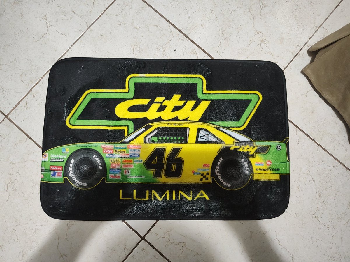 GabrielHemb's tweet photo. #nascarnobandsports
@LipePaiga @octaviomuniz 
Miniatura de nascar na coleção é facil...
Quero ver Quem tem tapete https://t.co/Dxt3xOz6lS