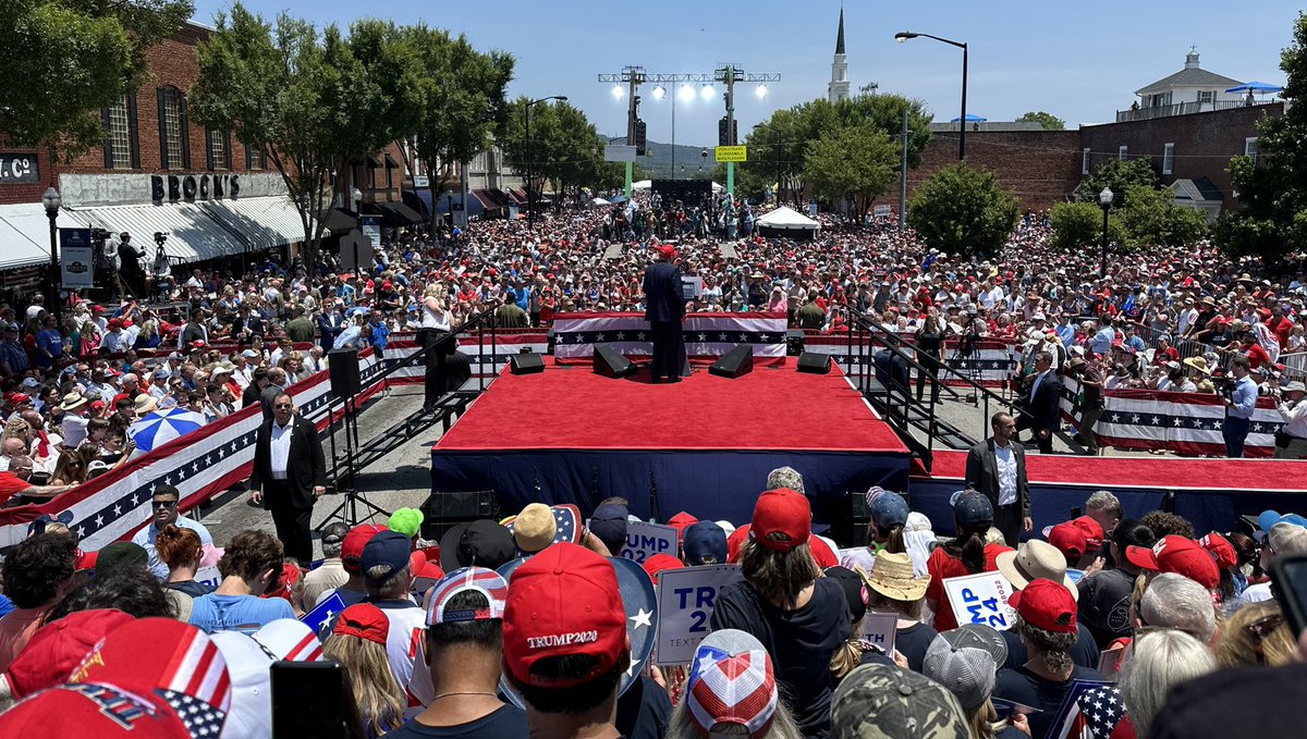 Earlier today, Rod DeSantis’ campaign accused Donald Trump of running a “basement campaign.”

They are such pathetic frauds. 

Trump had more in attendance today in Pickens, SC, than every single Rod DeSantis 2024 “rally”combined.