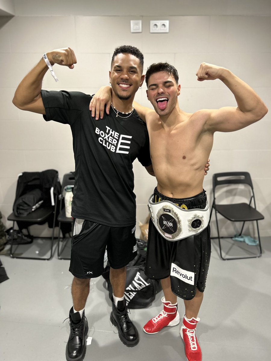 MaravillaAlonso's tweet photo. Lo hemos conseguido y si, solo con 20 dias  para entrenar !  @AbrahamMateo  orgulloso de ti!🥊 https://t.co/ddw4h8EiKG