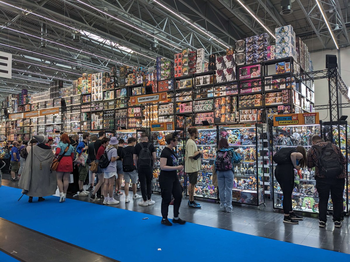 _v_nila_'s tweet photo. uma das saídas do evento, artist alley, uma montanha de action figure e tudo mais ⛩️📷 📦 https://t.co/sTEKhDFGPz