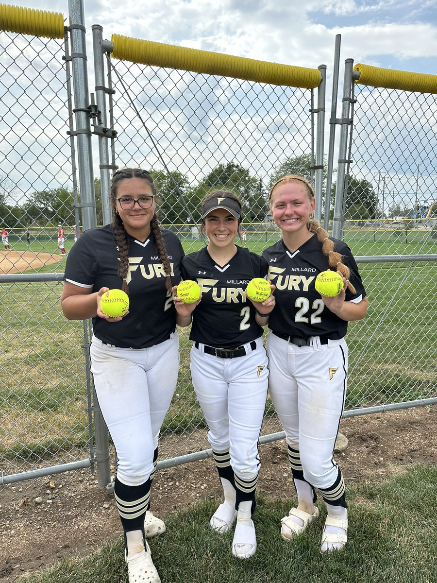 These kids hit BOMBS in our pool play games! <a href="/MacySantoni/">Macy Santoni</a> led us with 2, <a href="/PlaczekVictoria/">Victoria Placzek</a> had 1, and Kaidy Dumas hit one that still hasn’t landed. Way to go girls! 

Bracket play starts tomorrow at 12:30, ready for a long day 💪🏼