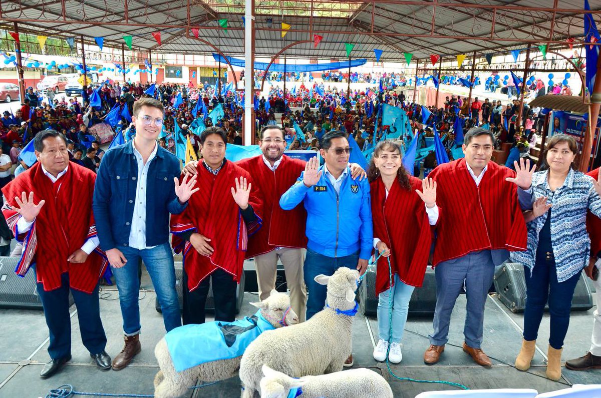 pacohidalgoec's tweet photo. Nos reunimos con nuestros hermanos y hermanas indígenas en la Primera Asamblea Provincial Juntos Avanzamos Chimborazo. 
En hermandad por el resurgir de la Patria.
#Chimborazo #Riobamba #Colta #Columbe 
 @MashiRafael @LuisaGonzalezEc https://t.co/8UXEhgwvUx