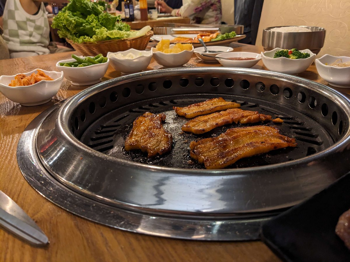 _v_nila_'s tweet photo. comida e os otakus indo comer 🍛🥓 https://t.co/kmybHTr1ps