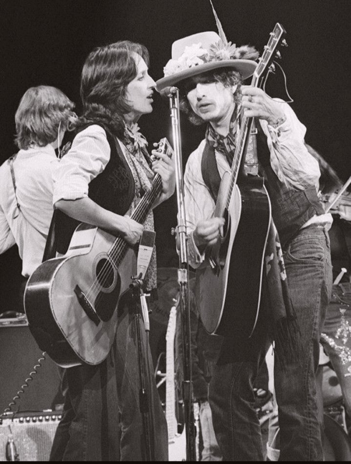 pritam6strings's tweet image. #BobDylan
#JoanBaez
#RollingThunderReview

Bob Dylan with Joan Baez, Nov. 4, 1975 in Providence, RI. ✌️🎸🤟🎸🤘
.