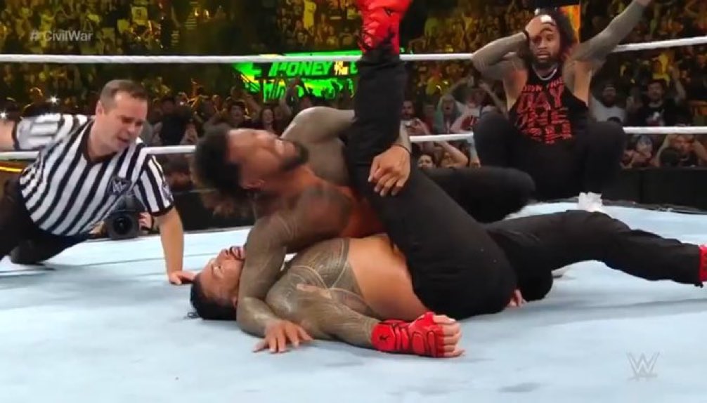Day One Ish🤫
What a match !
Usos have defeated Romain Reigns & Solo Sikoa
The tribal chief has been pinned for the first time in 3 years 
10/10 to this main event for this year's #MITB