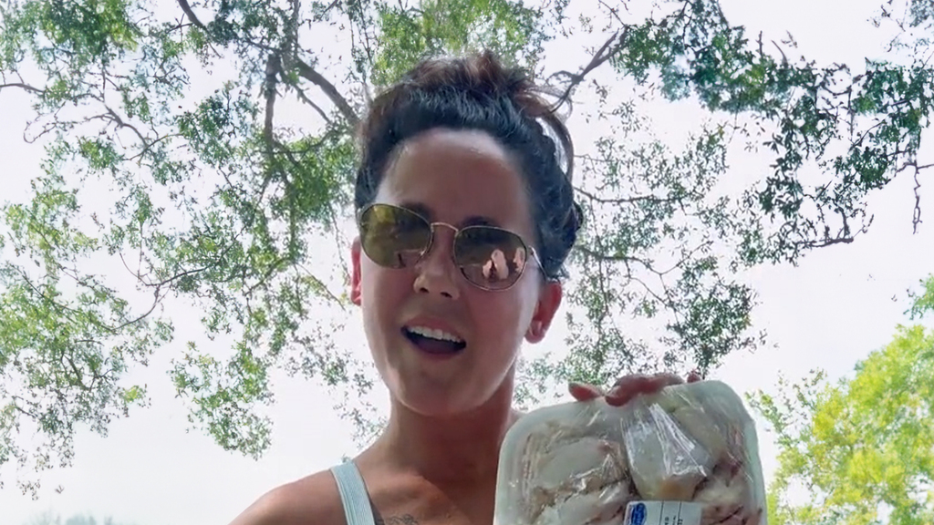 Teen Mom Jenelle ripped for 'unsanitary' decision in new cooking TikTok
https://t.co/6N7beORBnt
#WhiskedAway
JENELLE Evans has faced backlash from fans after making a questionable cooking decision while preparing lunch. The Teen Mom 2 alum is no stranger to backlash regardin… https://t.co/7PF6NECSX0