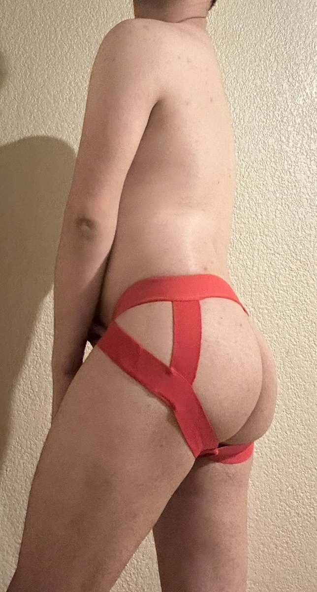 Jesusco997's tweet photo. @CastroLiho @alainkRRR Rojo también, para que hagas lo que quieras 🍆🍆 https://t.co/7uluVHAlJ5