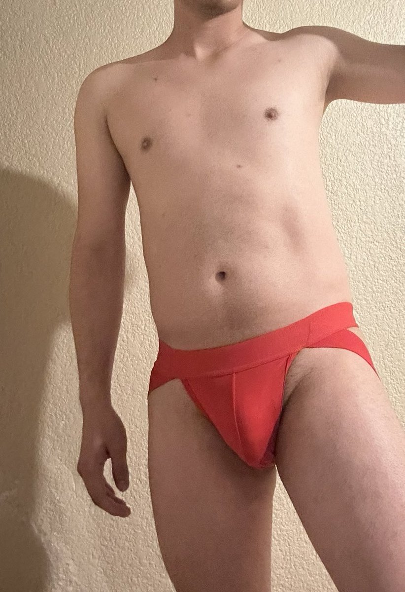 Jesusco997's tweet photo. @CastroLiho @alainkRRR Rojo también, para que hagas lo que quieras 🍆🍆 https://t.co/7uluVHAlJ5