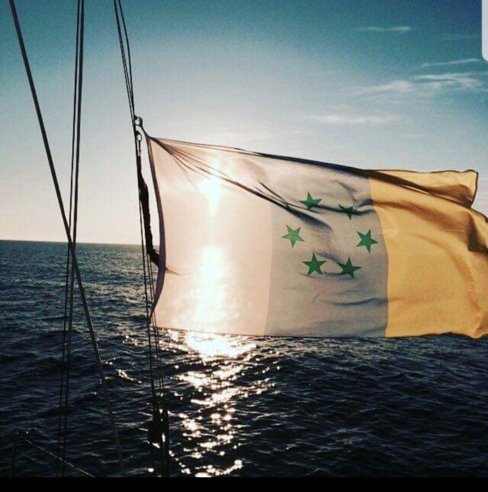Surcando mares y cielos, tierras cercanas y lejanas, llevando siempre con orgullo nuestra Bandera Nacional Canaria...
Respetamos otras, pero ésta es la nuestra, la de los canarios y canarias...
Dejen de incordiar quiénes sientan otros colores
¡¡ Respeten, para que les respeten !!