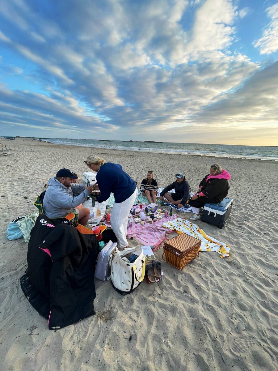 toriakeith's tweet photo. Birthday beach bbq for the fiancé 🫶 

#northwales #anglesey https://t.co/RNUGqKuSN3