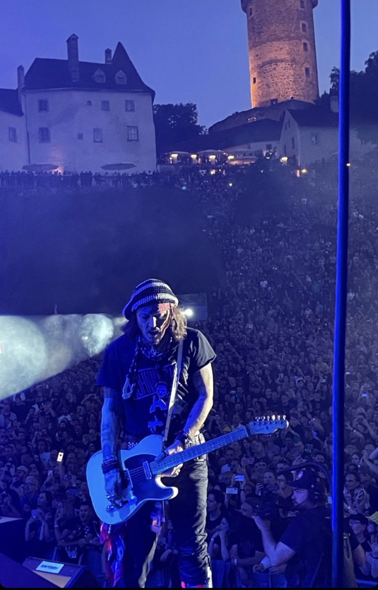 Smashing it in front of a huge crowd again, love it