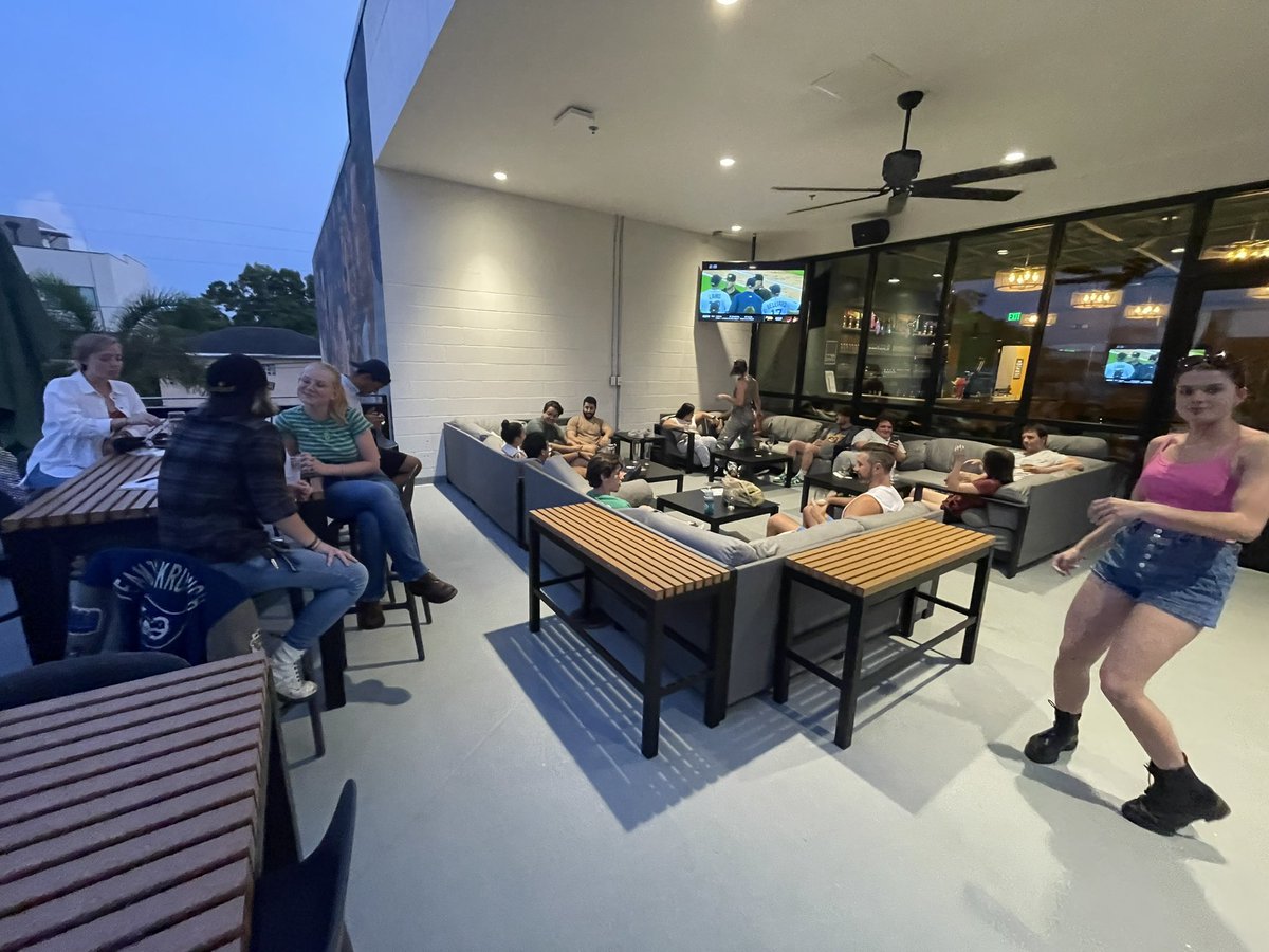 PinellasYD's tweet image. We had a great time at the June Social #BrewsAndViews @centralAvebrewing