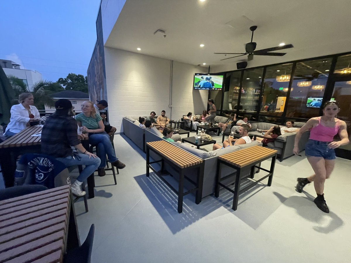 PinellasYD's tweet image. We had a great time at the June Social #BrewsAndViews @centralAvebrewing