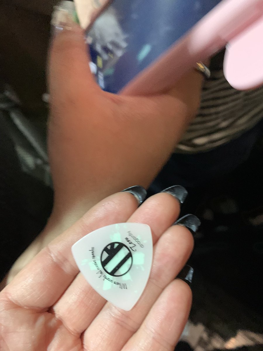 roroutro's tweet photo. @ONEOKROCK_japan  tonight was 🔥🔥🔥 come back to London soon ! https://t.co/UdxF8MynTg