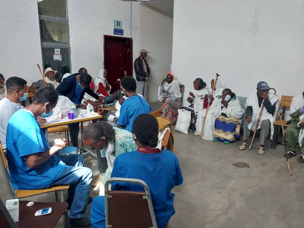 The campaign on cataract surgery kicked off   today in Aksum University CSH; several number of people are waiting online to get the service. we would like to thank @HCP Cureblindness Who let our hospital to conduct this campaign after all the odds we have passed through.