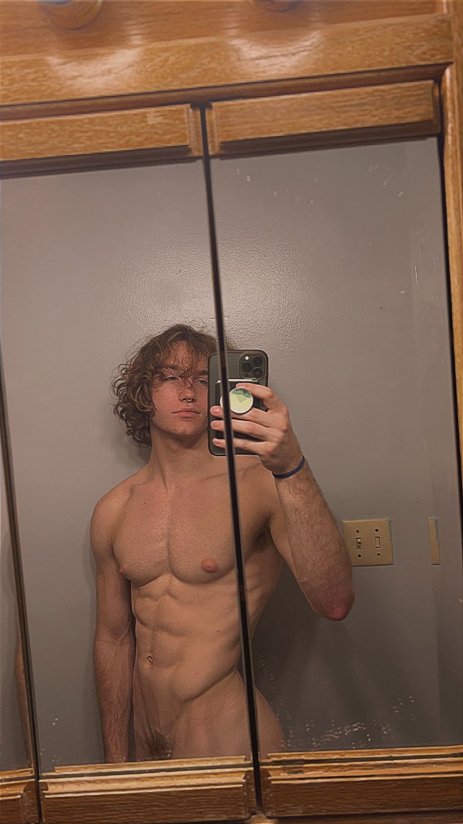 HazelHoffmanxxx's tweet photo. Who would I look good with? https://t.co/tYVitnvpUa