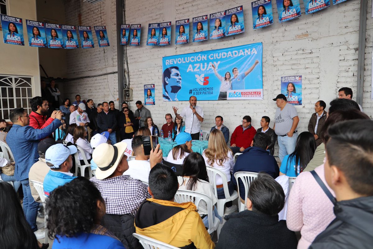 RevolucionAzuay's tweet image. ¡Que Emoción! 👏🏽👏🏽👏🏽
Hoy inauguramos nuestra Central de Campaña de la Revolución Ciudadana en #Cuenca.💪🏽  #ElPoderRegresaAlPueblo 🇪🇨.
#LuisaPresidenta
#MeeeGusta
@jotalloretv @LuisaGonzalezEc @LuisaGonzalezEc
@LeoBerrezueta @MabeMendezR @RoqueOrdone @Sandy_Sebas @CambizacaJuan