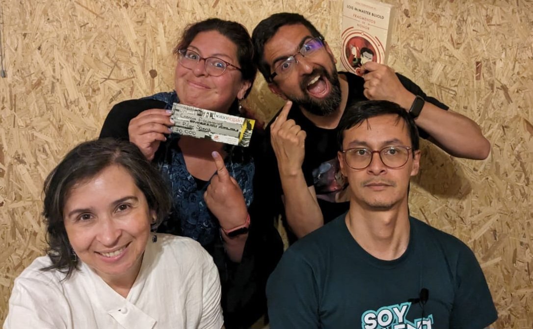 <a href="/mapisaro/">Pilar Sáenz mapisaro@mastodon.social</a> y <a href="/danielmonje/">Daniel Monje</a> son los ganadores de nuestra tómbola de hoy. Muchas gracias a Javier por haber traído el premio de hoy!!!!