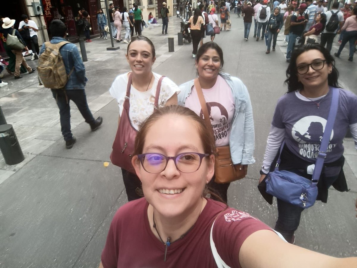 CarolaViveros11's tweet photo. ¡No que no, si que sí, ya volvimos a saliiir!
Y con la mejor compañía @lupeosorno @CeronChagoya #AriadnaLeal 
Juchique de Ferrer y Yecuatla ¡Presentes! a escuchar al presidente @lopezobrador_ es este #5toAniversario del #TriunfoDelPueblo
#LaRevoluciónDeLasConciencias https://t.co/Z6TrxAMeXx