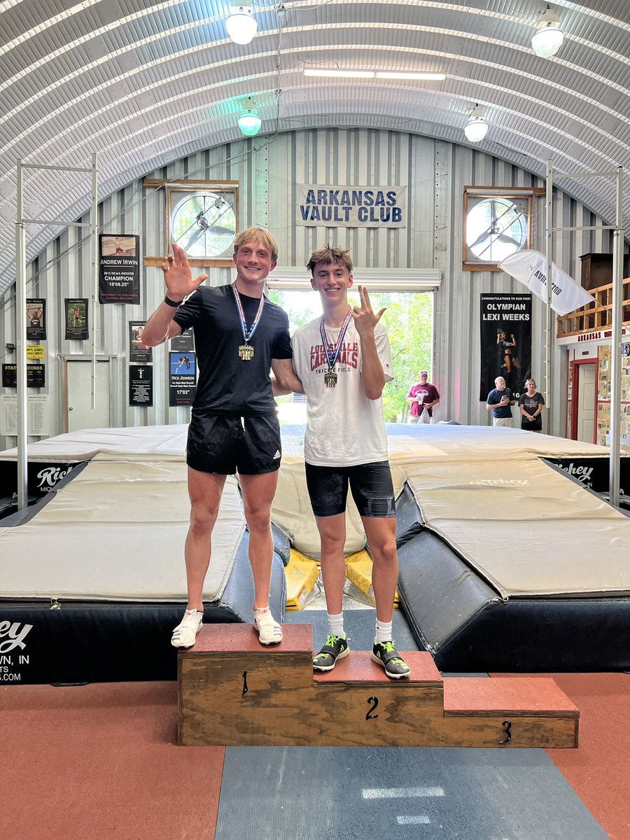 cadedewitt13's tweet photo. Great day at the Freedom Vault at AR Vault Club. @ty_mcphail &amp; I hit new PR’s &amp; won our divisions. Looking forward to competing w/him at Louisville next year.  @armilesplit @LouisvilleTFXC #teammates #polevault https://t.co/tmhpBTp9wY