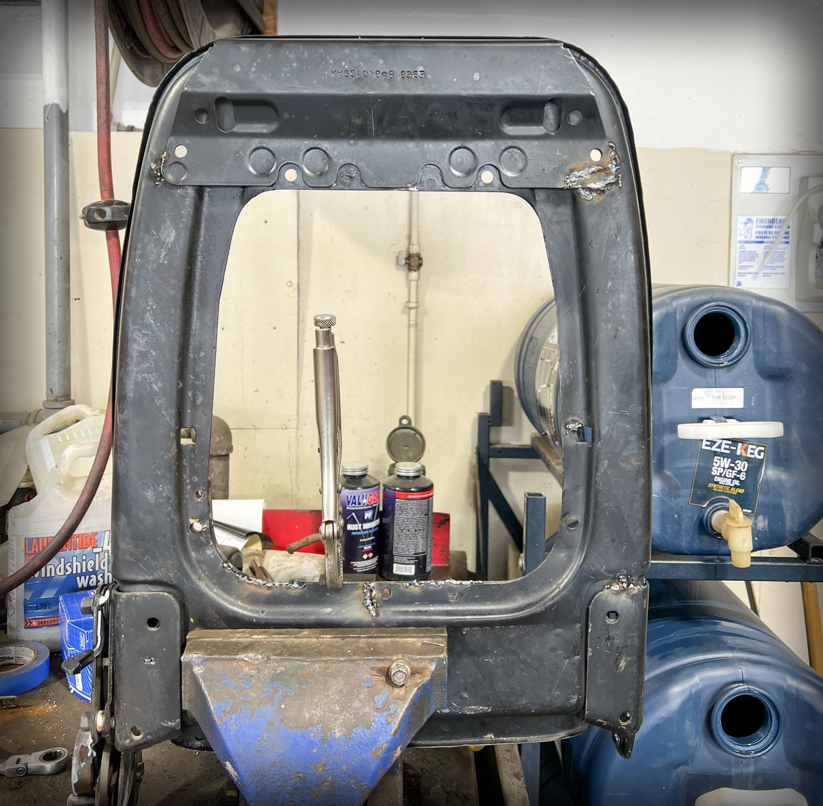 DonnieOK's tweet photo. Part 2 project on the day.. the famous "Gangster" seat lean that most fox's have at this age. Broken seat..fixed by me, 1st time welding and I must say - Happy! #foxbody #mustang #foxbodymustang #ford #classiccar 1990 and getting better #projectfox https://t.co/N4gyg4R5oC