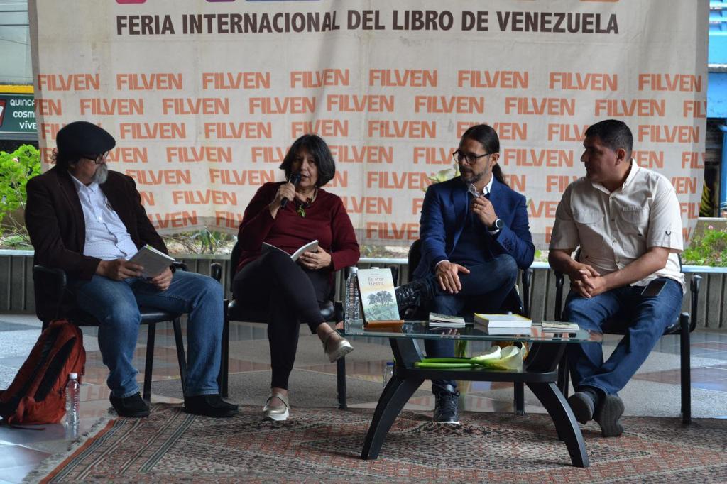 Hoy #1Julio2023  en la #FilvenMerida el ministro @Mippcivzla Freddy Ñáñez presentó su libro En otra tierra. Felicitaciones!