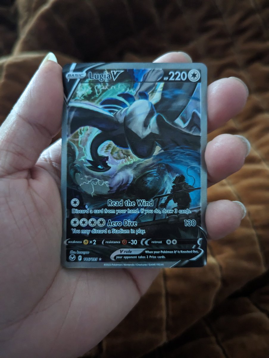 Can't believe I finally pulled this beauty! 😭😭
.
.
.
.
.
#Pokemon #PokemonTCG #LugiaV #SilverTempest