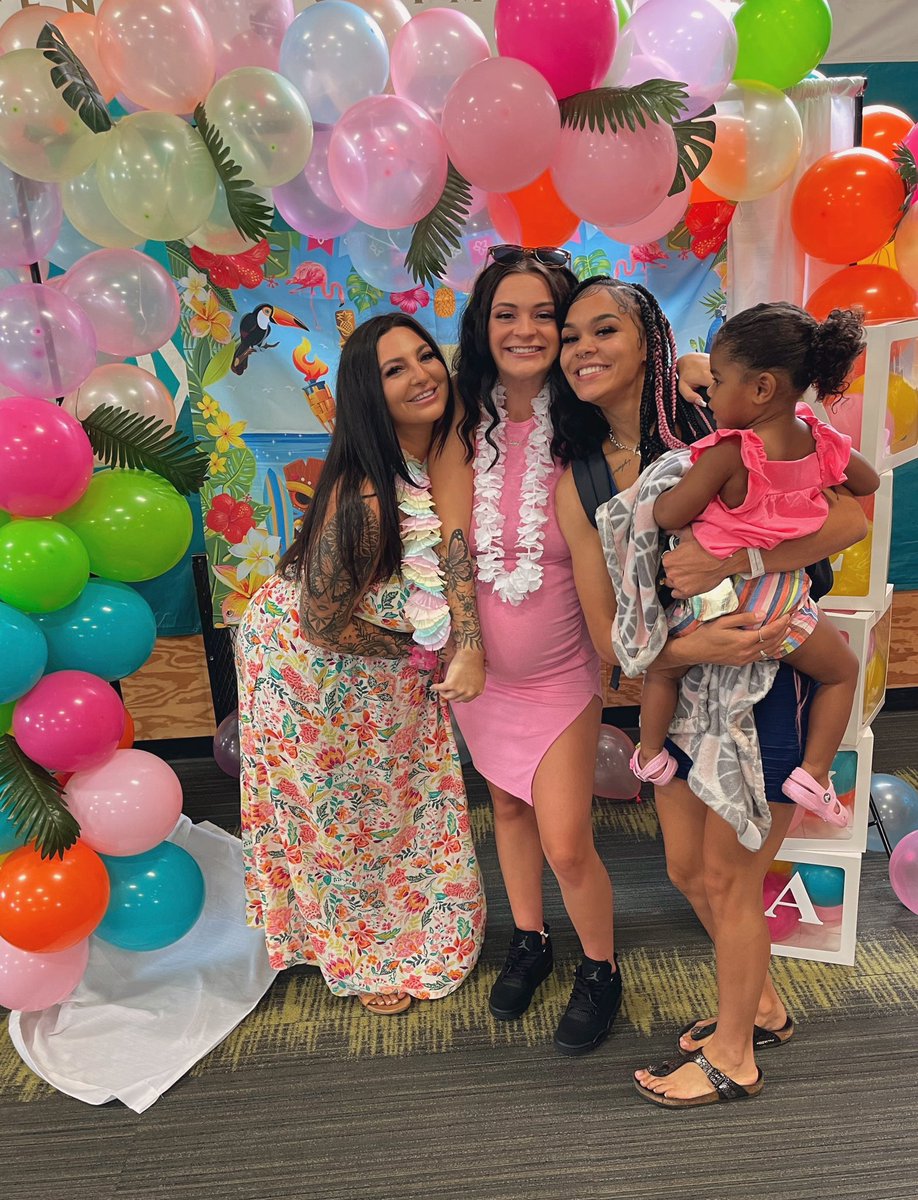 babyshower day for my lil sissy 🥹💗 can’t wait for baby Alina to be here!
