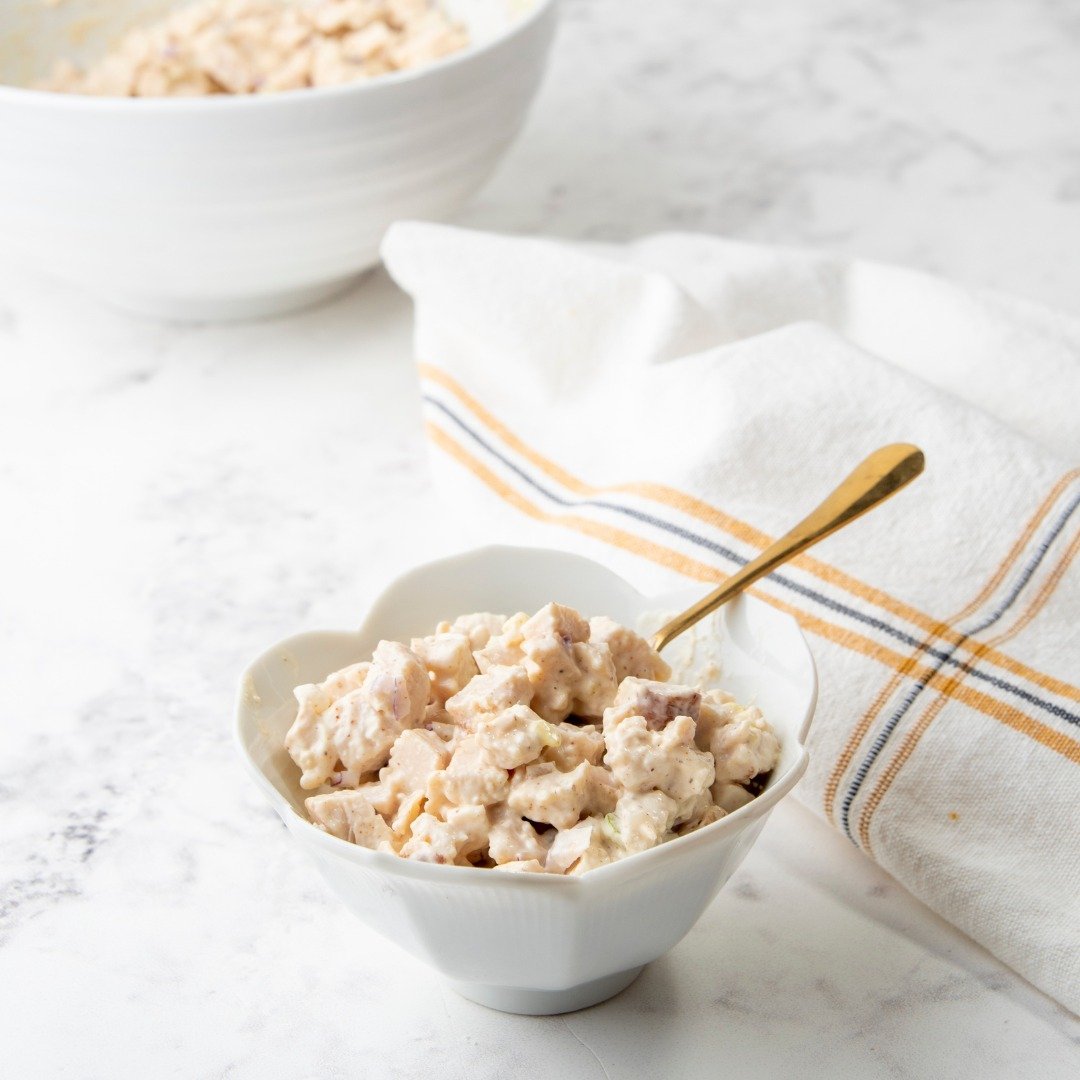 Our Classic Chicken Salad is protein packed and can be served alone, on our Magic Protein Bread or on some fresh, crisp lettuce leaves. Try it today! Get the recipe here: thinlicious.com/classic-low-ca… #ketochickensalad #lowcarblunch