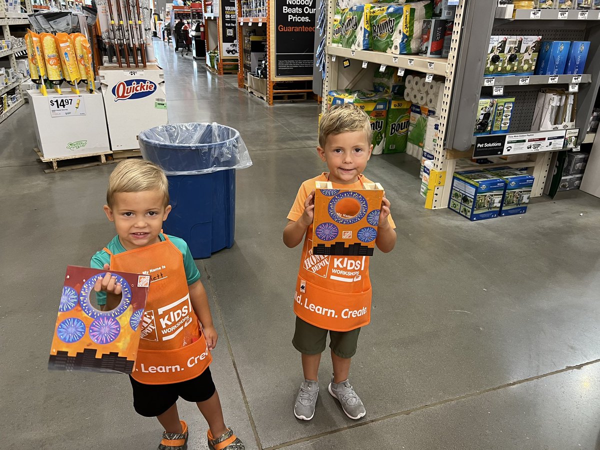 Had a great workshop. Over 300 kids. Leavenworth 2216 Rocks!!! #workshops <a href="/Candice_THD2216/">Candice</a> <a href="/HinckJ/">Mike Hinck</a>