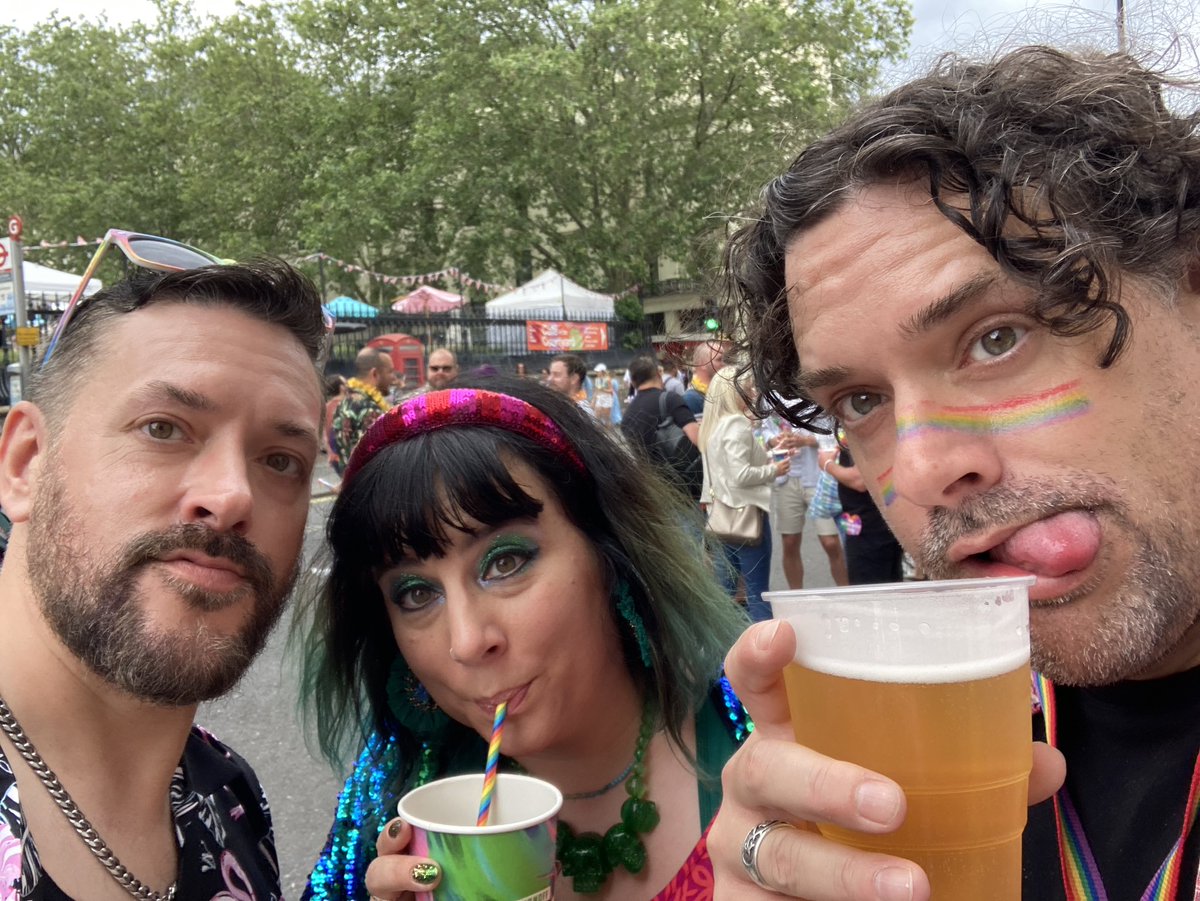 SimonxSmith's tweet photo. Happy Pride! #prideinlondon https://t.co/pgULMAcQT2