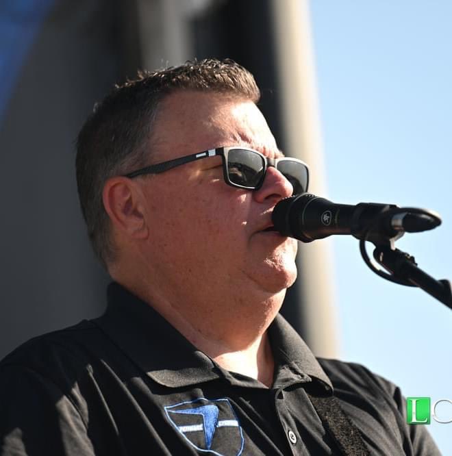 Doesn’t Sammy look SPECtacular when he sings? 😉

Shop our John Raymond line now!
👇
fatheadz.com/collections/jo…

#fatheadz | #fatheadzeyewear | #microphone | #singing | #sunglasses | #happyjuly4th | #july4thweekend | #johnraymond