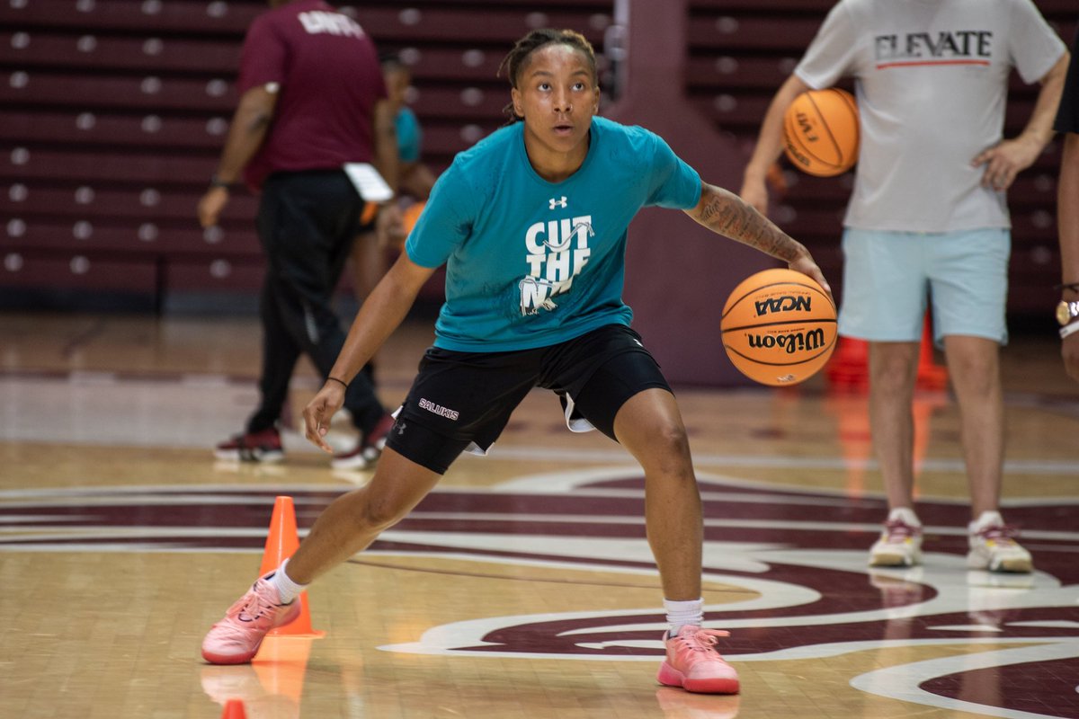 This week’s Player of the Week is Jaidynn Mason! “Jaidynn has been a contender for this award every week. She finally knocked out a victory. A consistent worker and sponge of the game. Jaidynn won the hearts of her teammates by just being herself,” - @SIUCoachBond.