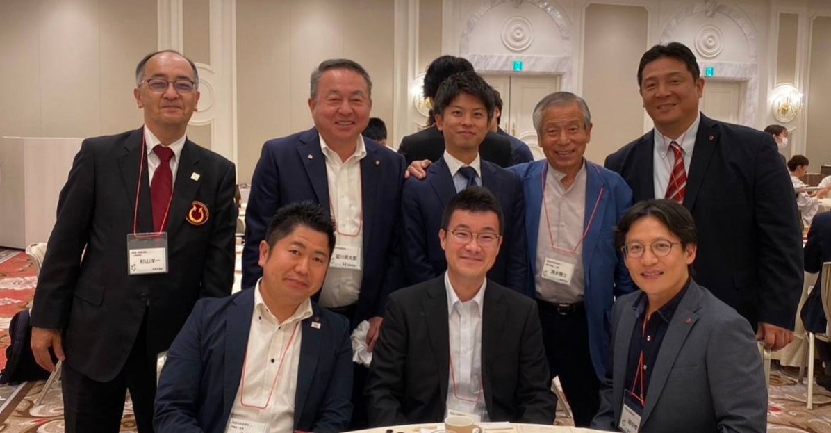 kosonkai's tweet photo. 【宝塚甲南会第25回総会出席ご報告】

甲樽会会長中林です。
宝塚甲南会第25回総会、例会が「宝塚ホテル（琥珀の間）」で開催され、出席させて頂きました。

詳細
https://t.co/lK9XClczk3 https://t.co/JbxNQHDizC