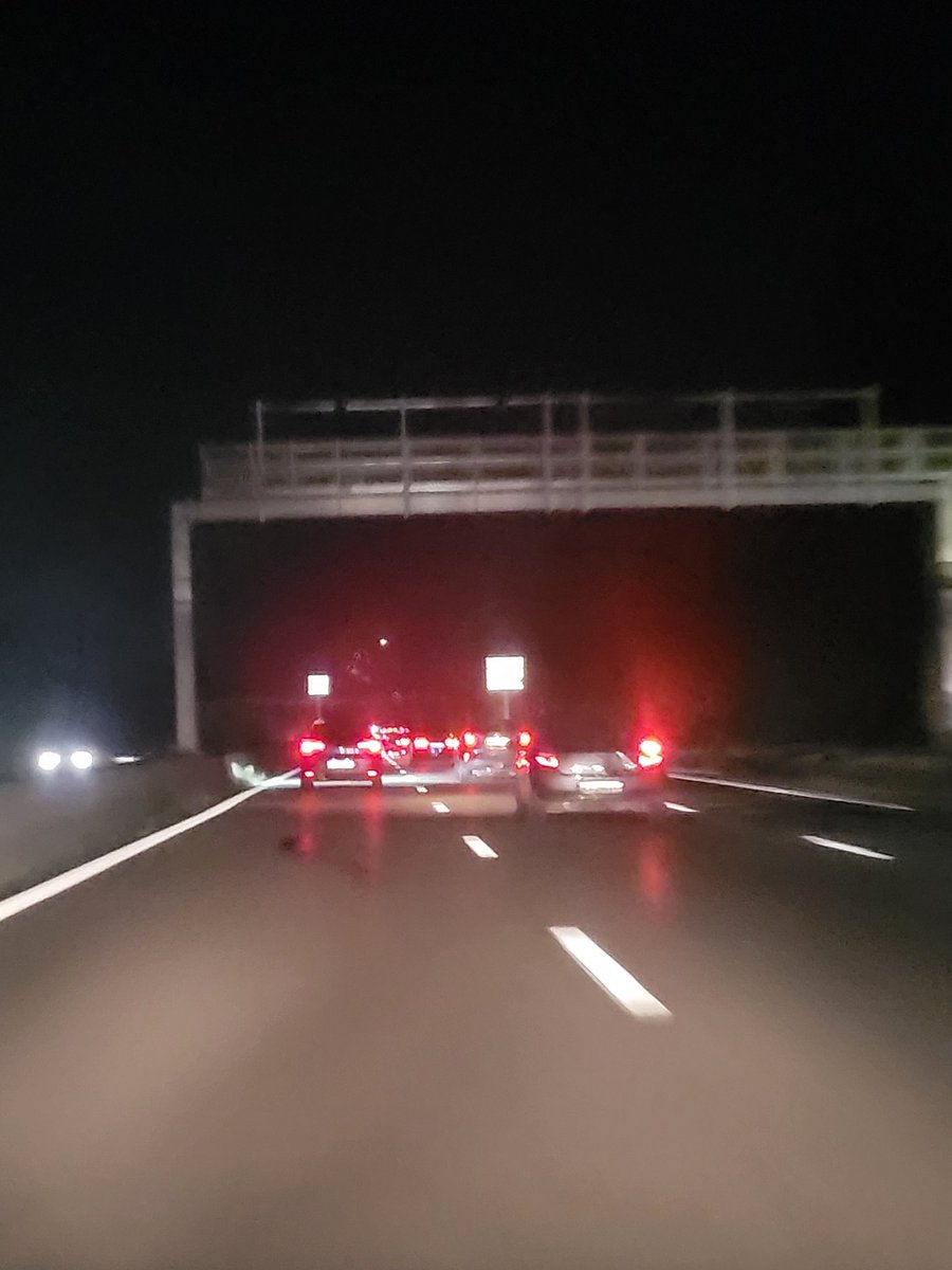 _SarahLeH_'s tweet photo. A50 à 1h30, retour sur Marseille,
 autant dire que les Marseillais ont fui la ville pour leur soirée !!! #marseille #Emeutes https://t.co/LQ93b7dhaP